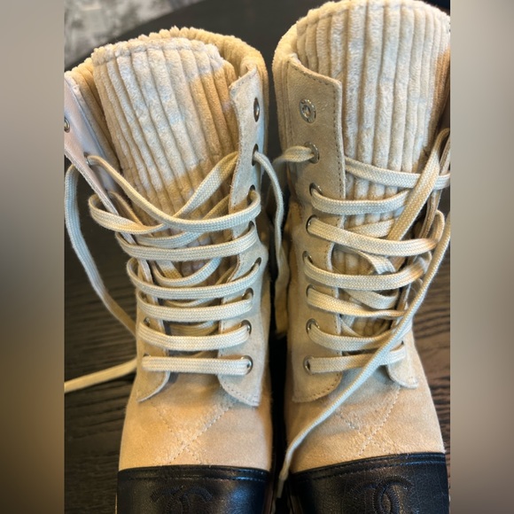 Chanel 20B Beige Black Quilted CC Platform Combat Lace Up Ankle Short Boot - Picture 7 of 8